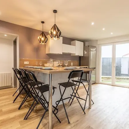 Maison Equipee Terrasse & Garage Apartment